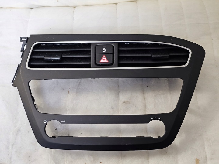 фото №1, Рамка dekor защита радио решётка воздуховод средняя hyundai i20 84740-c8aa0