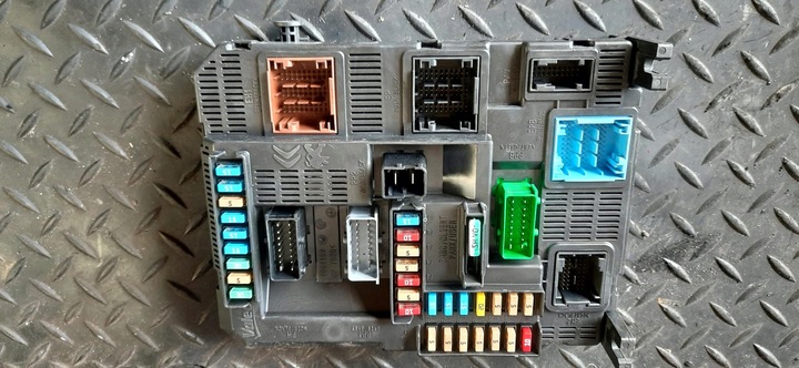 фото №1, Коробка модуль bsi peugeot 208 i 9819849680