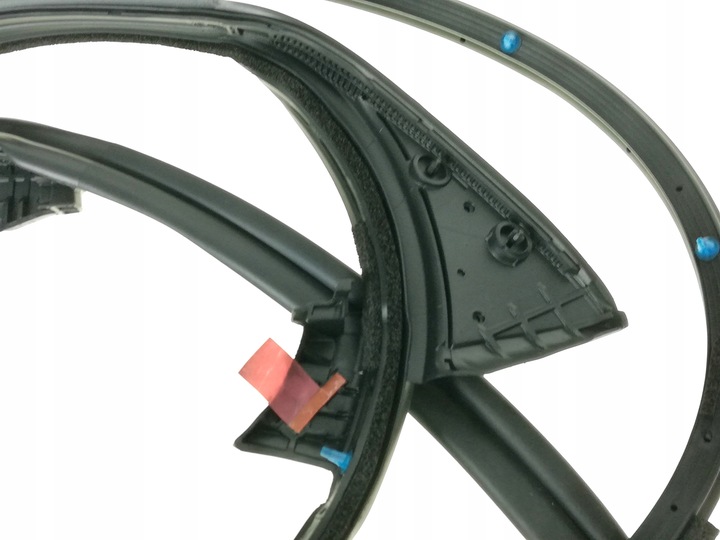 фото №3, Lexus is 13-22 прокладка резиновая накладка na дверь зад левая