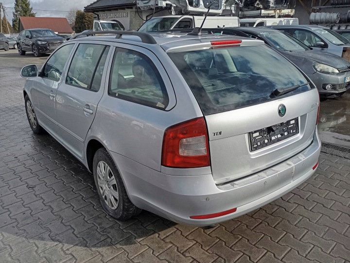 фото №10, Skoda octavia ii 2 1z рестайлінг торпедо консоль подушка  подушки натягувачі ремені