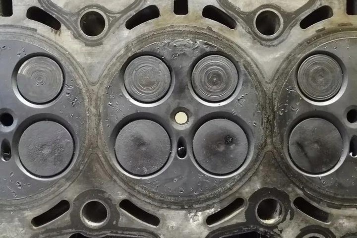 фото №13, Головка двигателя volvo xc70 ii 31430110 2.0l дизель 120kw 2015