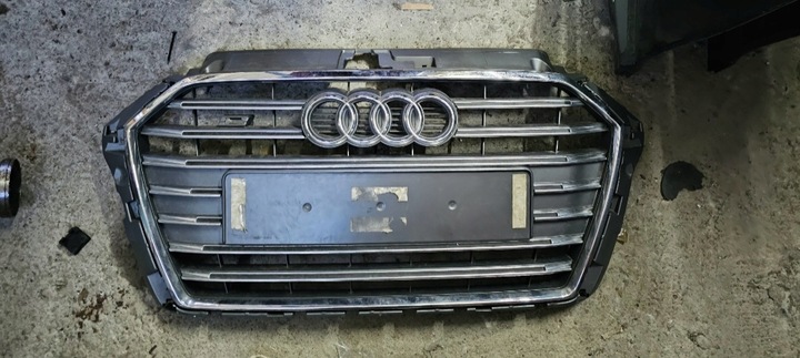 РЕШІТКА AUDI A3 8V3853651