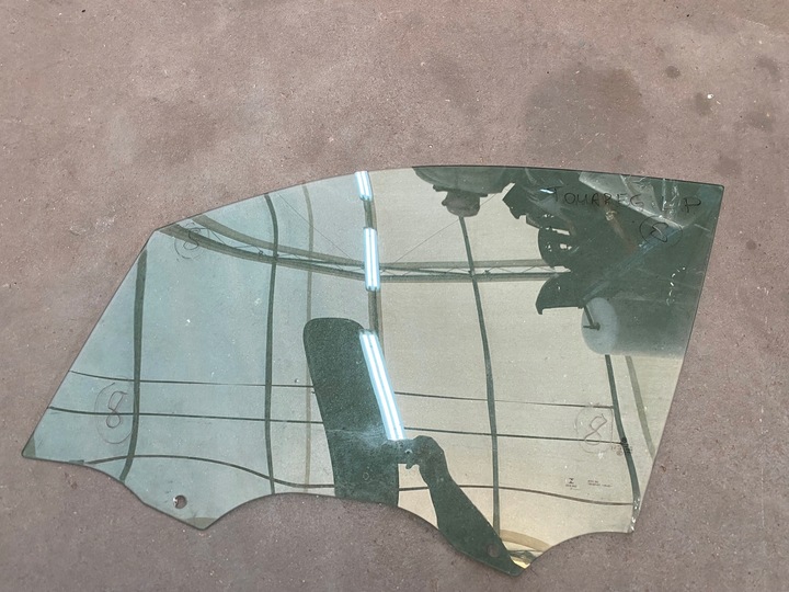 фото №1, Touareg iii стекло дверь левый перед водителя зелёная