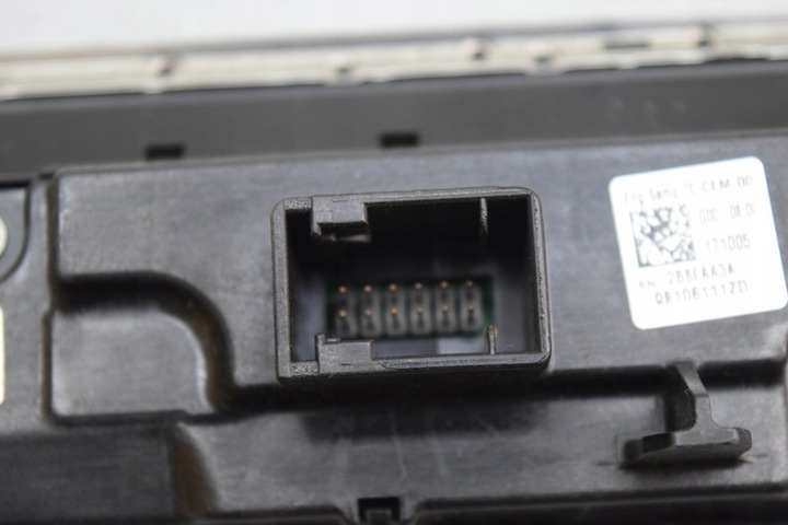 фото №8, Панель перемикачів peugeot 3008 suv 98106111zd 1.2l бензин 96kw 2019