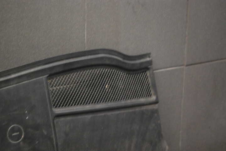 фото №8, Панель под лобовым стеклом audi a6 c5 eu 4b1819447