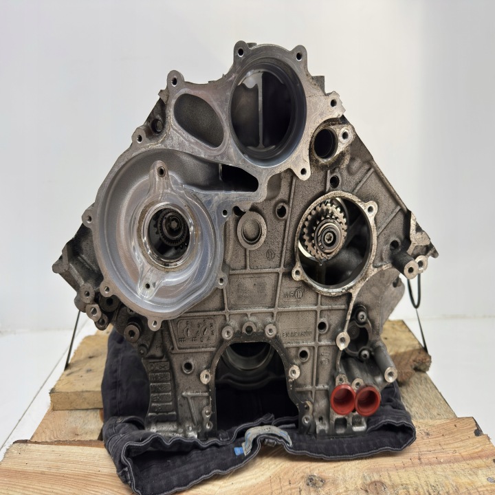 фото №9, Блок  двигуна 177980 mercedes w205 c205 a205 w215 4.0 v8 amg 177.980