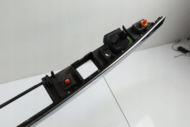 фото №7, Mercedes w204 молдинг хром кришки накладка багажника 2047400993 sedan