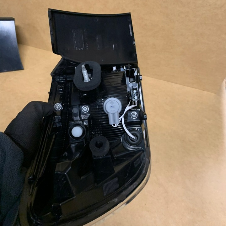 фото №8, Renault clio v рестайлінг 2023 права фара задня led 265502066r