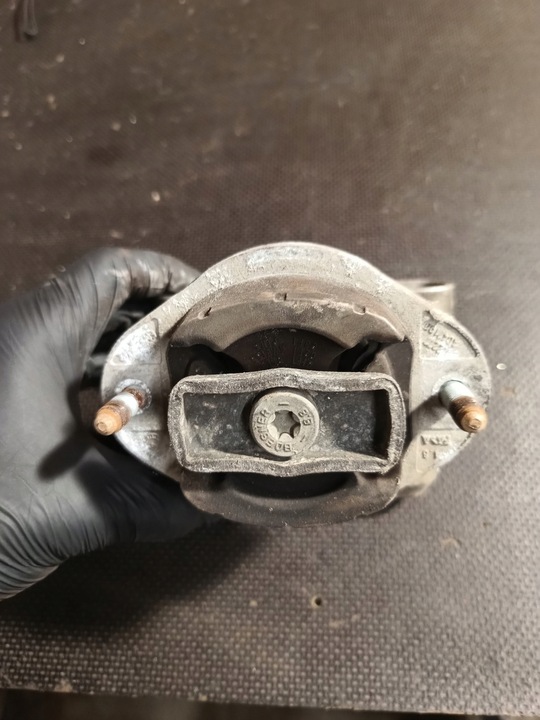 фото №5, Audi a4b6 лапи подушка двигателя 8e0399