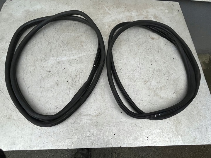 фото №1, Прокладка двері кузовна ліва перед peugeot 3008 i 09-16