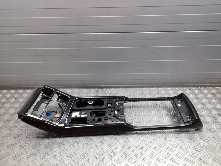 фото №1, Audi a8 s8 d4 4h 2015 средство декор туннеля среднего