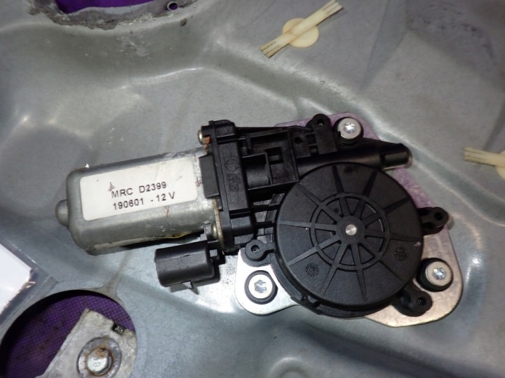 фото №6, Vw golf iv hb 3d 97-06 подъемник стекла левые перед 1j3837729n 2 pin