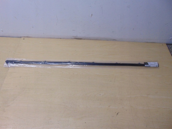 фото №1, Планка бокова накладка ліва перед mercedes w213