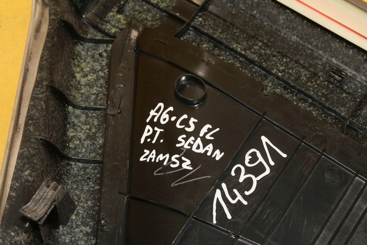 фото №9, Боковина двері правий зад a6 c5 fl sedan 4b0867306