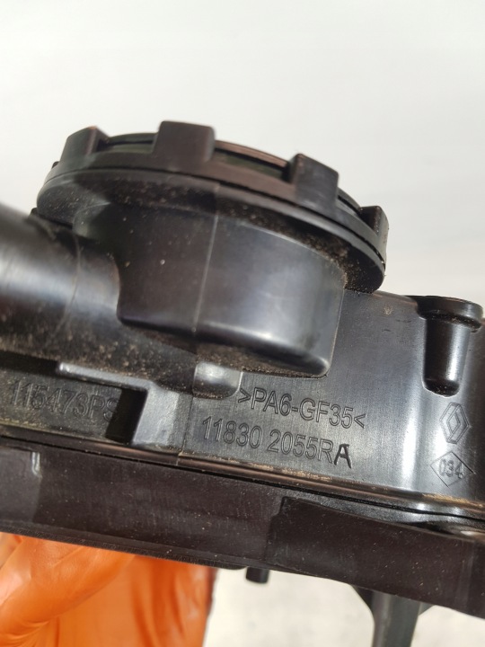 фото №10, Крышка клапанов вентиляция картера 118302055r renault nissan 1.5 dci k9ku872 k9ku873