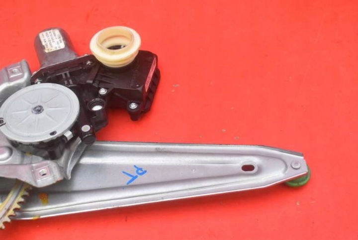 фото №6, Склопідйомник правий зад 85720-02440 toyota auris 2 ii 5d hb 15-18