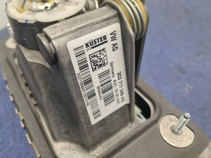 фото №6, Volkswagen passat b7 домкрат тросы изменения кпп / коробка передач 3c0711049ag cffb