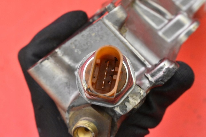 фото №9, Паливна рейка  форсунки gk284ahbde vw golf 6 vi plus 1.4 tsi 122 km 09-14