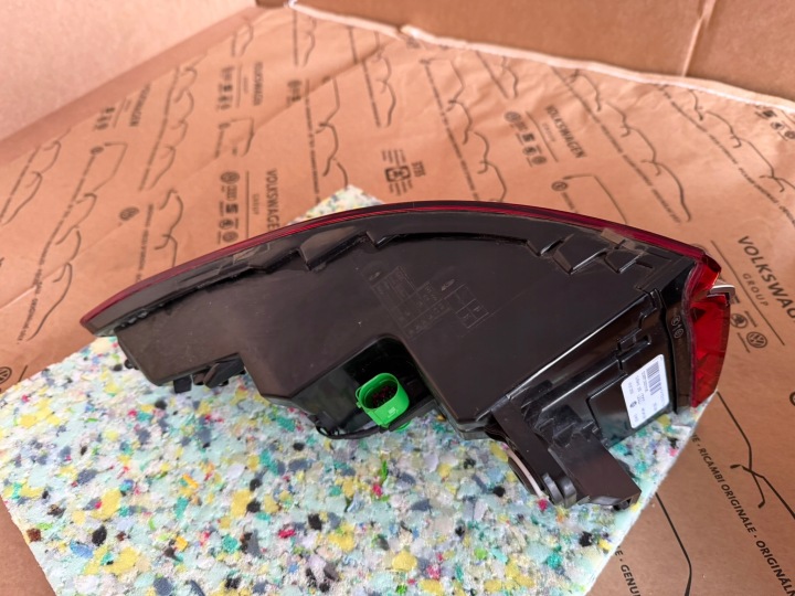 фото №9, Audi a8 d5 4n фара лампи l/p накладка зад oled matrix комплект 4n0945095q 21r