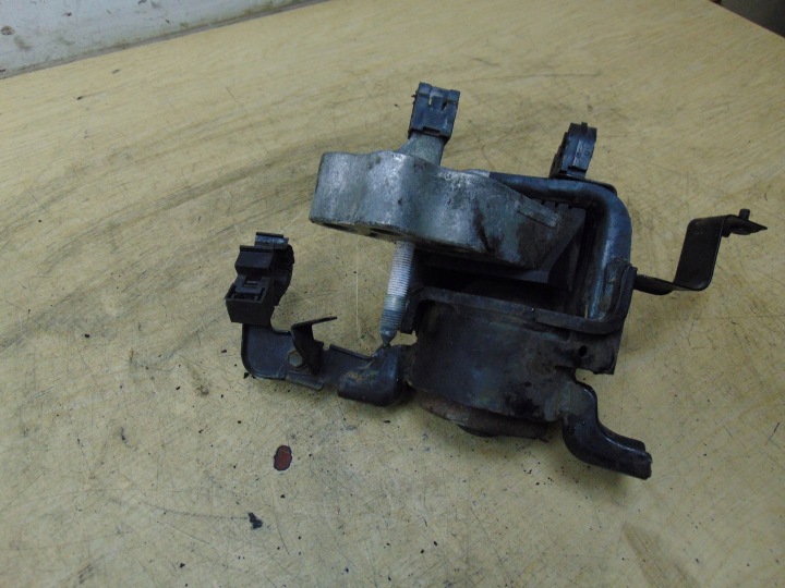 фото №4, Подушка двигателя кронштейн toyota avensis t27 2.0 d