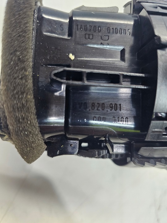 фото №5, Решітка повітропровід панелі audi a3 8v 8v0820901
