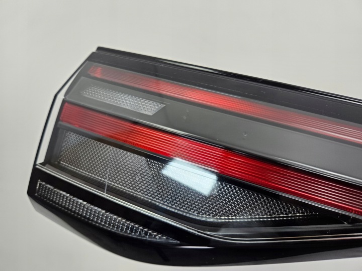 фото №10, Volkswagen id buzz id. buzz 2024 - накладка led крышки зад фара 1t3945307e