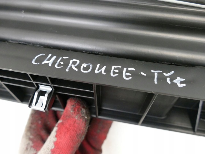 фото №8, Jeep cherokee kk молдинг багажника панель підлоги