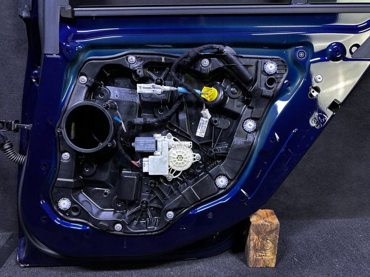 фото №7, Bmw g20 м-пакет двері комплектні правий зад задні c3z tansanitblau ii metall