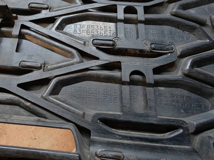 фото №10, Audi q3 83a рестайлинг чёрный - решётка радиатора решётка сцепление рекомендую