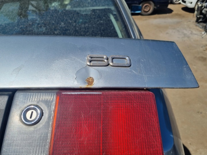 фото №11, Audi 80 b3 86-91 1987 r. sedan крышка задняя багажника