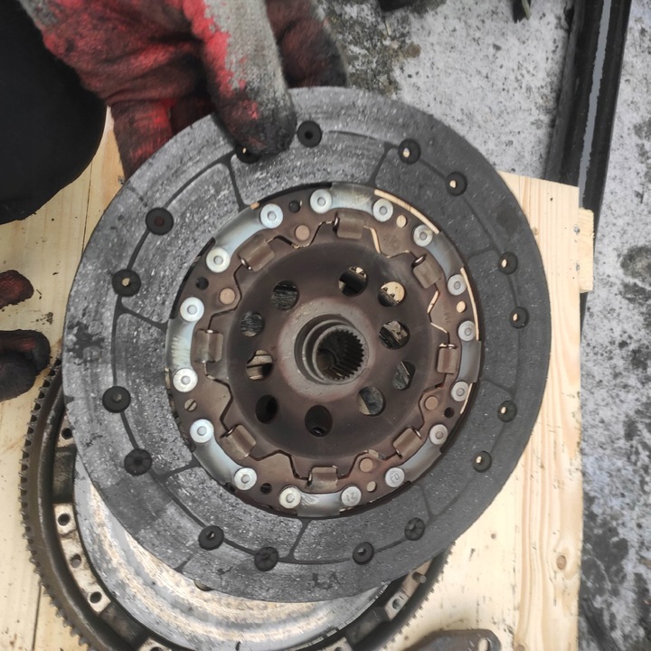 фото №10, Сцепление колесо прижим 1.8t golf iv bora octavia i leon i a3 8l 038141025p