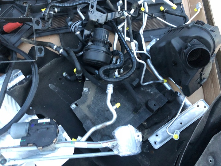 фото №14, Audi a8 d4 рестайлинг 4,0 tfsi перед комплектный ly9t lx7r i другие acc 360° 6 pdc