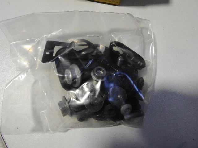 фото №1, Audi tt 8j0 гвинти відбійники набір монтажний капота