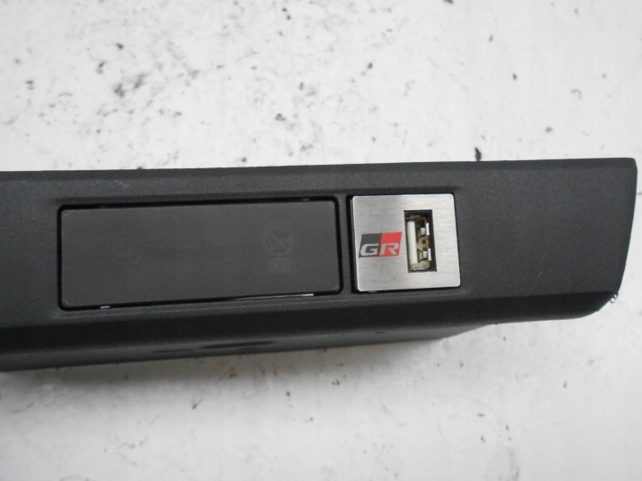 фото №7, Toyota yaris iv 4 gr панель подушка usb 55407-0d070