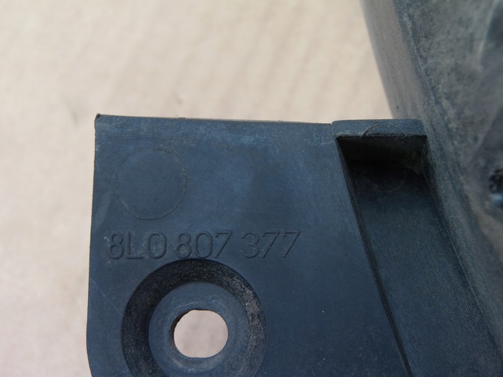 фото №5, Ковзун кріплення бампера лівий зад 8l0807377 audi a3 8l 3 двері