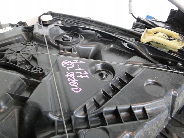 фото №10, Mercedes a класс w177 боковина вкладка дверь перед p