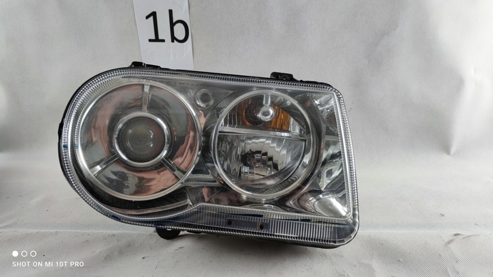 фото №1, Chrysler 300c ксенон праві фара лампа права