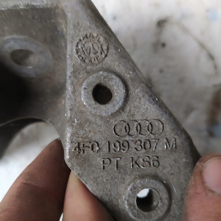 фото №5, Лапи кронштейн двигателя audi a6 c6 левая 4f0199307m