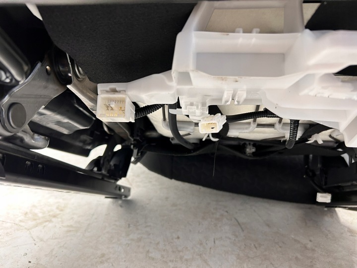 фото №10, Yaris cross гибрид сиденья диван сиденье комплект материал доставка!!!