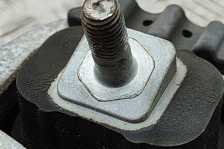 фото №7, Bmw 4 gran купе f36 правая сторона кронштейны двигателя 6859414 2.0d 140kw 2016