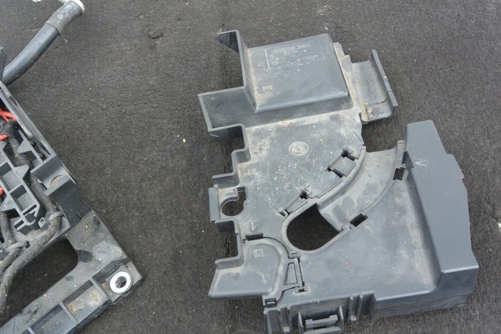 фото №7, Коробка запобіжників корпус audi q7 4l touareg 7l