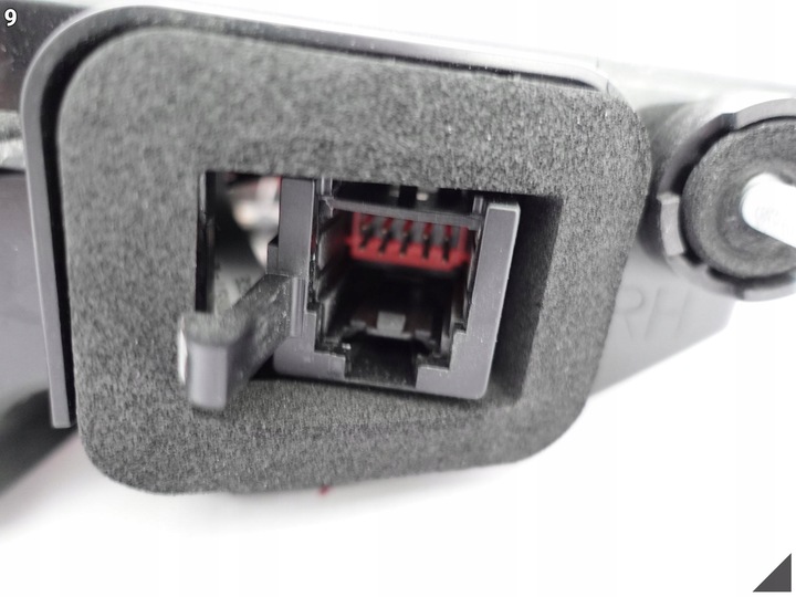 фото №10, Jaguar i-pace x590 led лампа w кришка багажника права зад