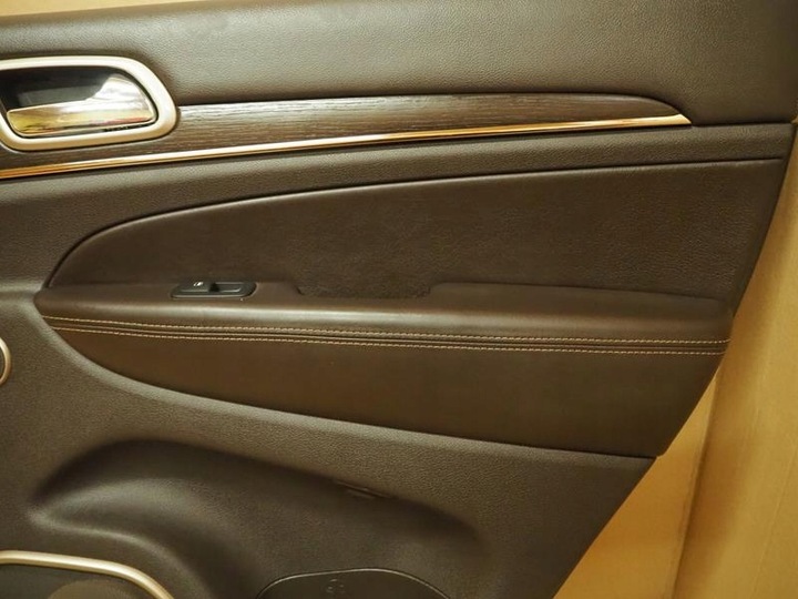 фото №4, Оббивка двері праві зад cherokee wk2 summit