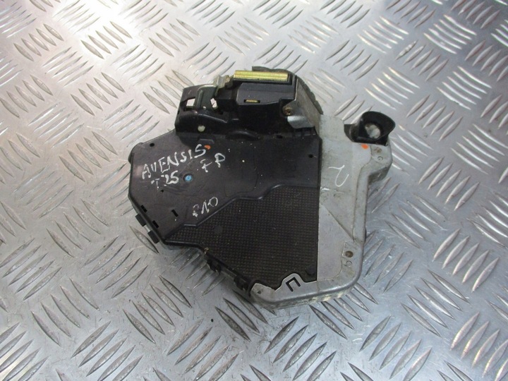 фото №1, Замок правый перед toyota avensis t25 1.8 vvti