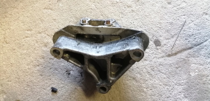 фото №3, Citroen c5 iii 2.7 hdi лапи двигателя 5u3q6a060aa