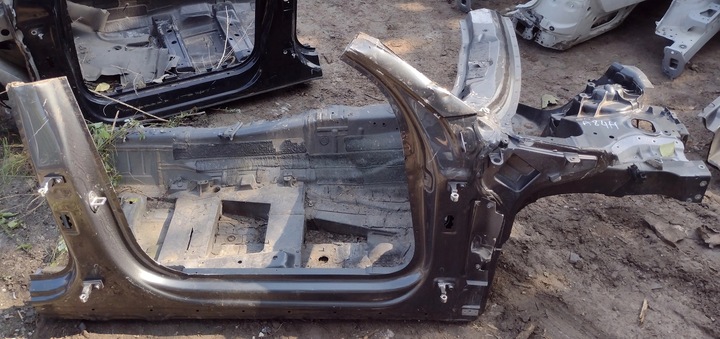 фото №1, Audi a8 4h чверть передня перед права стійка