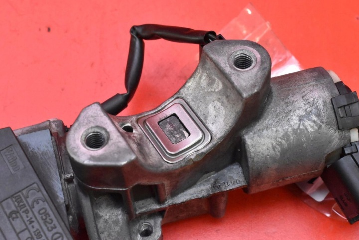 фото №6, Замок запалювання ключ n0501517/8 toyota avensis t25 2.0 d-4d 116km 02-06