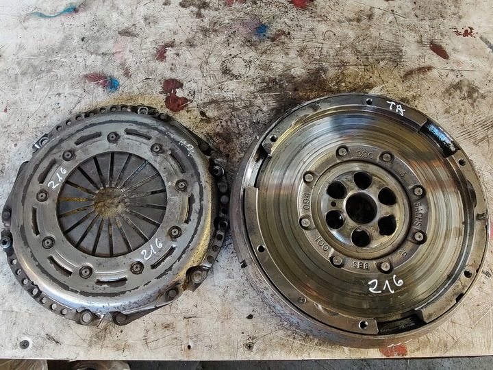 фото №1, Citroen 1.6 ehdi колесо двомасовий 001094330 притиск