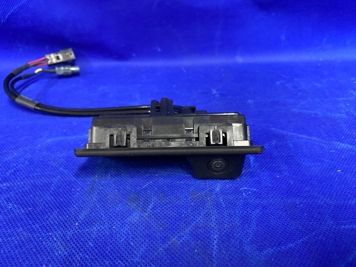 фото №8, Audi a4 s4 b9 8w sedan камера заднего хода ручка микровыключатель 3v0827566c