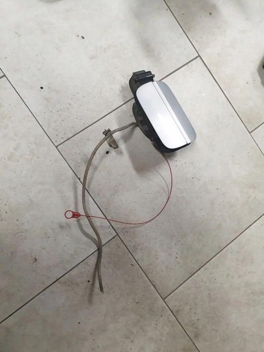 фото №1, Audi a4 b9 кришка заливання пального 8w0809906